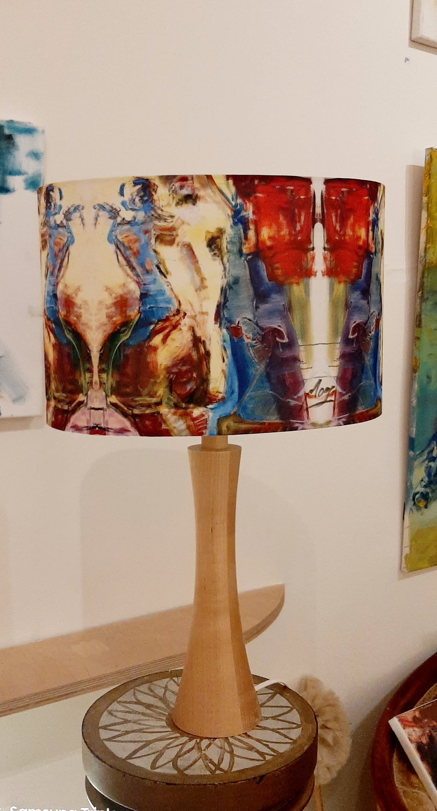 Künstlerische Tischlampe mit Handsignatur verkauft